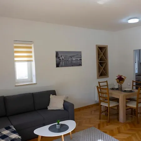 アパート Belvedere トレビニエ